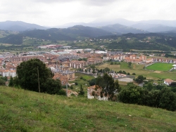 Gernika-Lumoko udalerria Oka ibaiaren ibarrean kokatuta dago, nekazaritzako oso lur honetan alegia